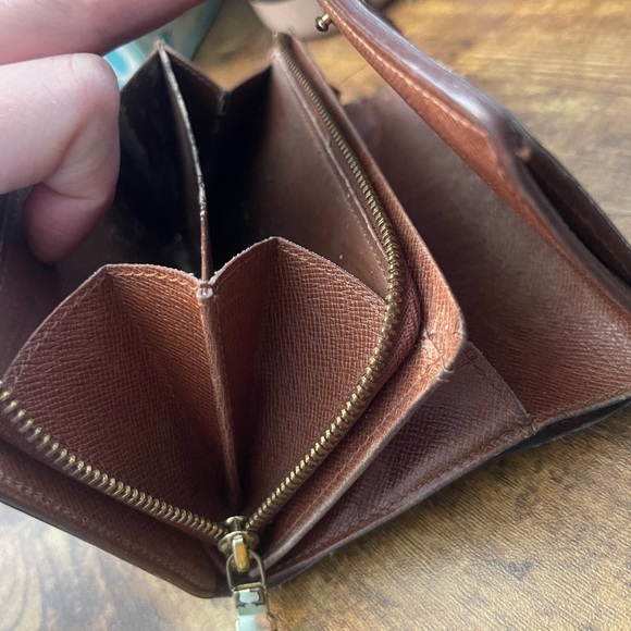Vintage LV wallet, only two owners. - Picture 7 of 13